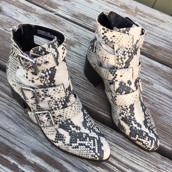 Steven Steve Madden Harmon Booties Women 6.5M Snakeskin 3 Buckle Strap Pointed - Picture 11 of 11